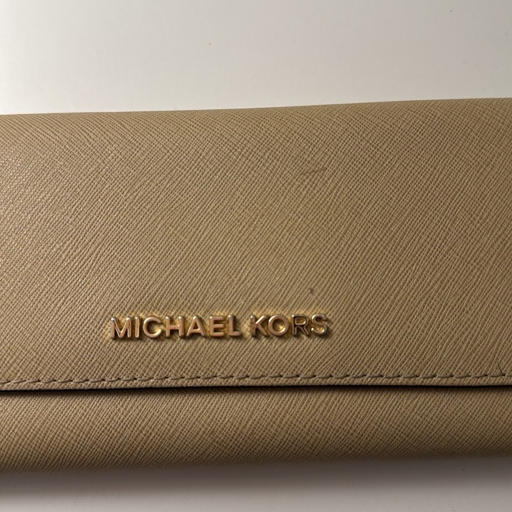 Michael Kors Wallet - Picture 2 of 6
